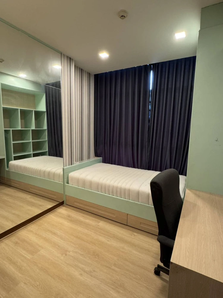 For rent: The Coast Bangkok Sukhumvit-Bangna, 2 bedrooms, 2 bathrooms, Building A, very high floor, decorated with awesome wallpaper. Don't miss it.
