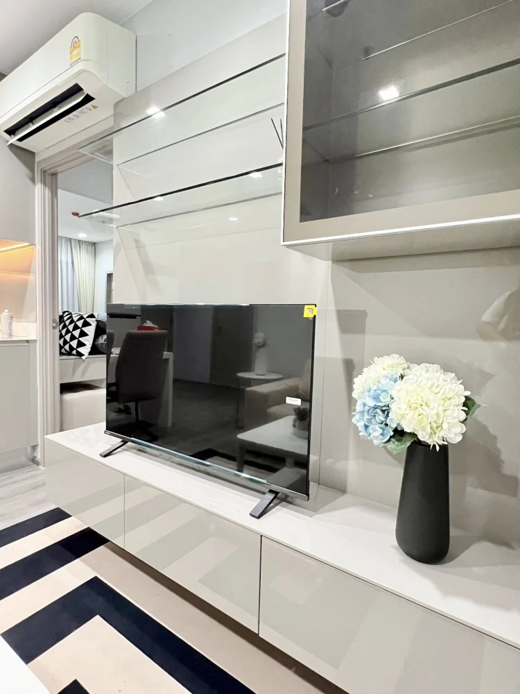 For rent, The Politan Rive, 10th floor, simple room, complete, spacious room, comfortable, exactly as advertised, must reserve now.