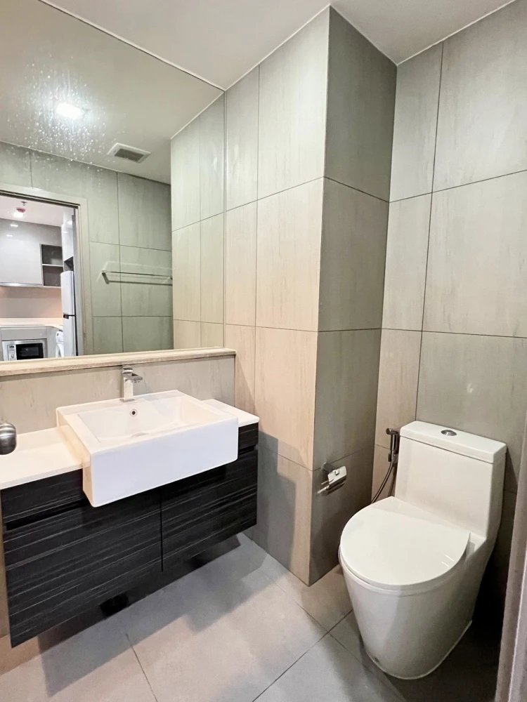 For rent, The Politan Rive, 10th floor, simple room, complete, spacious room, comfortable, exactly as advertised, must reserve now.