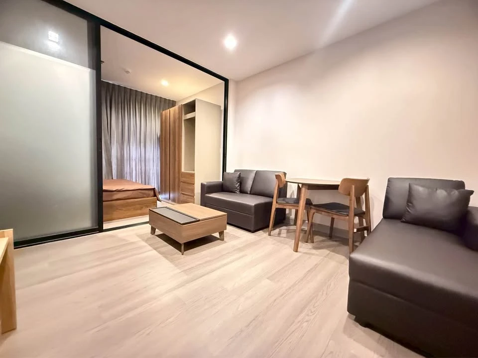 For rent: The Politan Rive, 38th floor, spacious room, high floor, great view. Interested in owning one? Hurry and reserve now! Don't miss out!