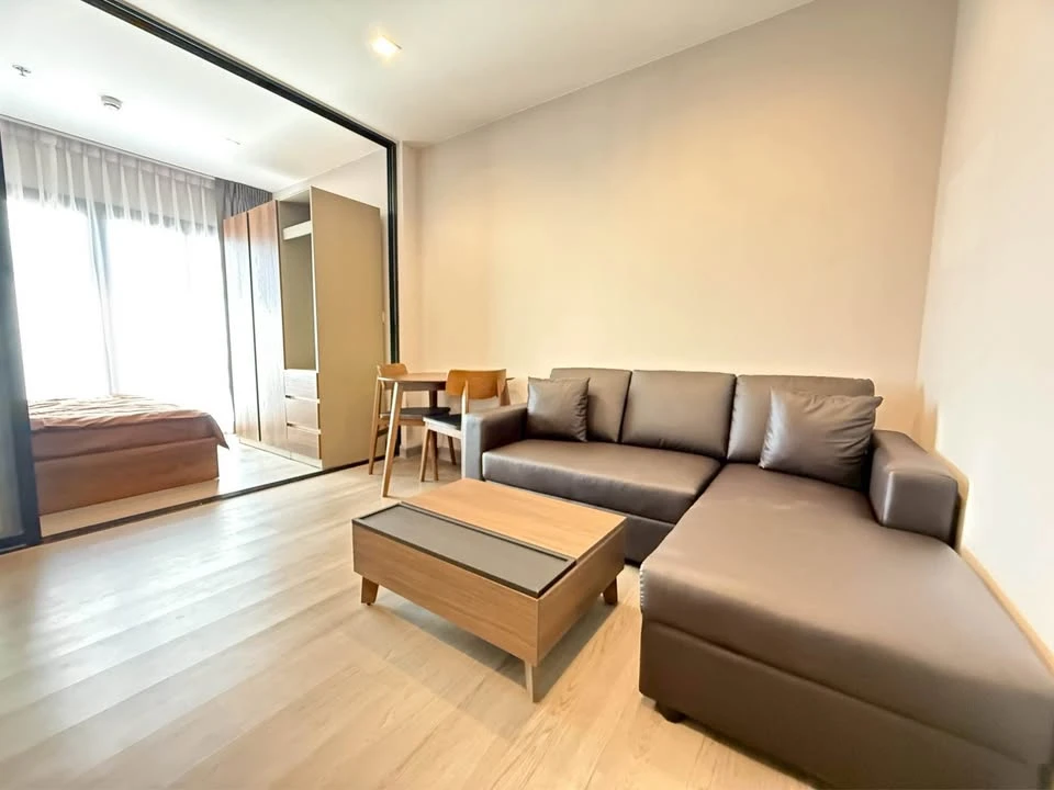 For rent: The Politan Rive, 38th floor, spacious room, high floor, great view. Interested in owning one? Hurry and reserve now! Don't miss out!
