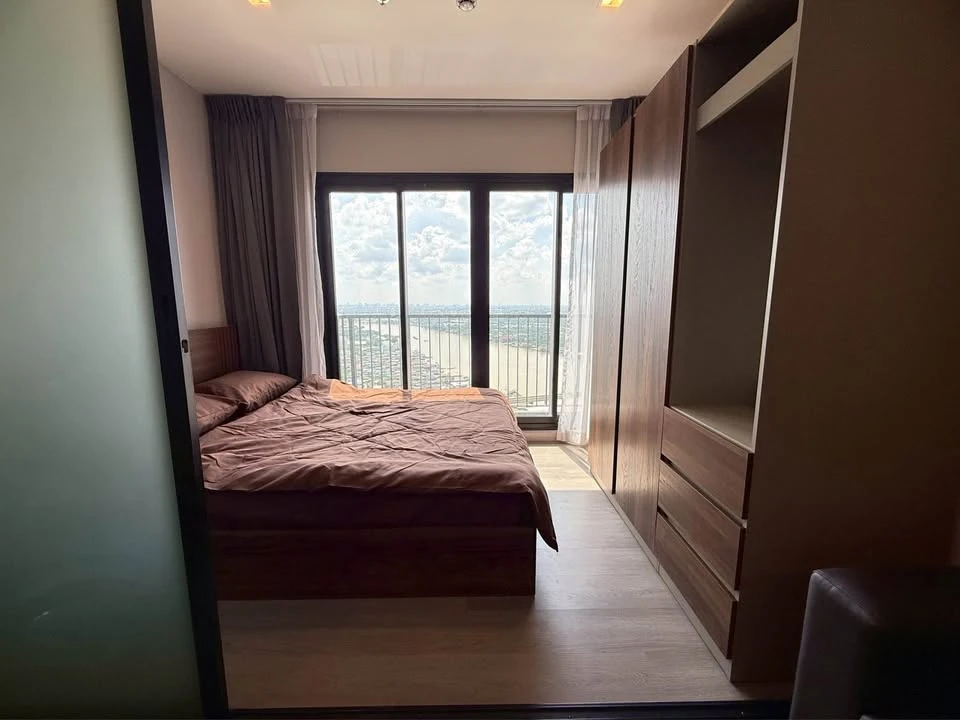 For rent: The Politan Rive, 38th floor, spacious room, high floor, great view. Interested in owning one? Hurry and reserve now! Don't miss out!