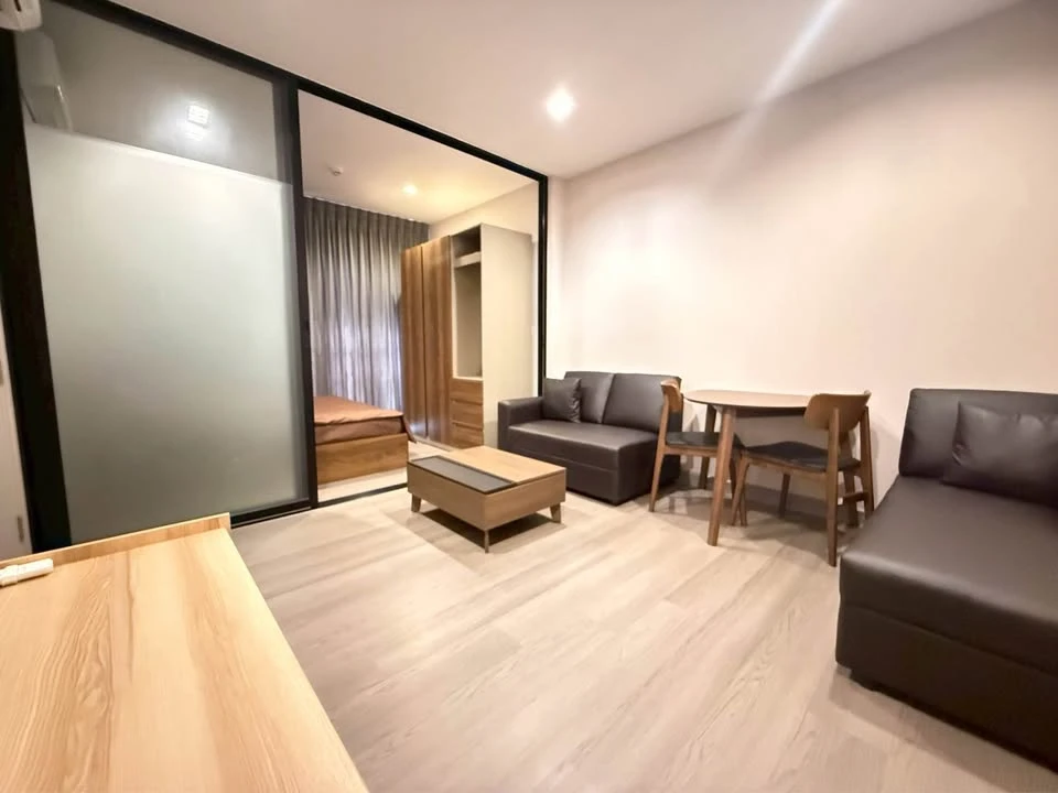 For rent: The Politan Rive, 38th floor, spacious room, high floor, great view. Interested in owning one? Hurry and reserve now! Don't miss out!