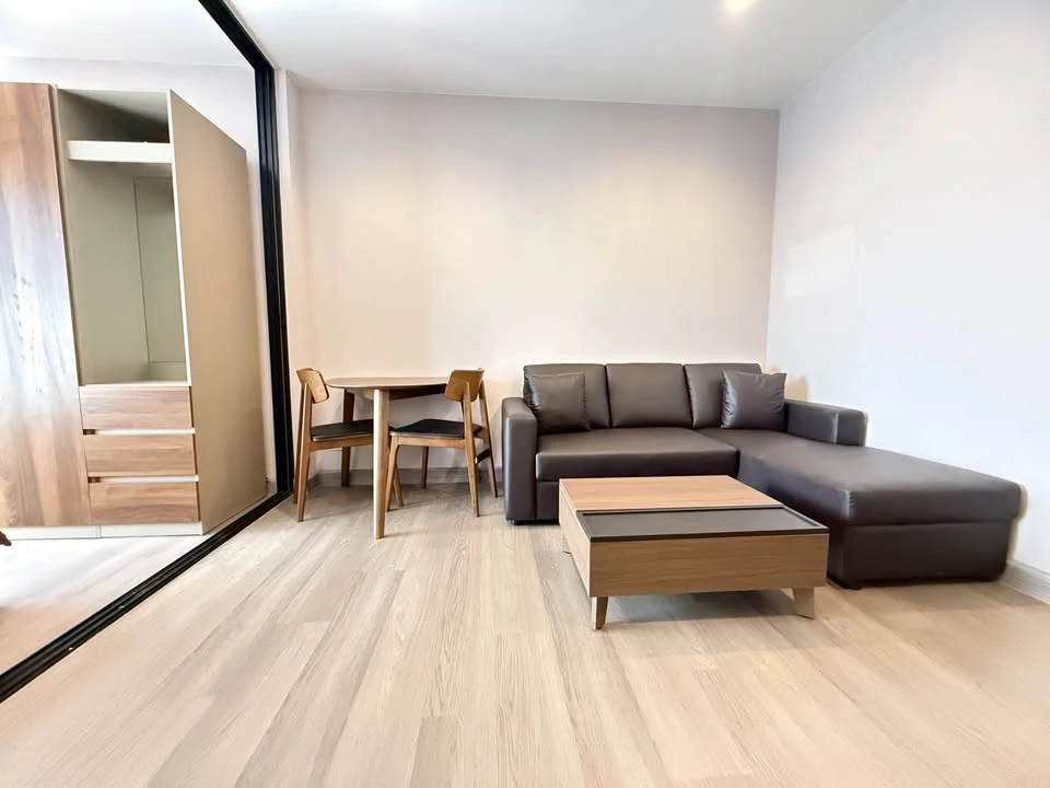For rent: The Politan Rive, 38th floor, spacious room, high floor, great view. Interested in owning one? Hurry and reserve now! Don't miss out!
