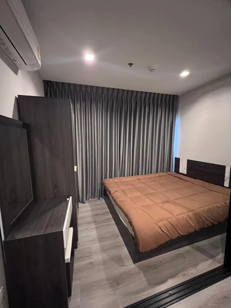 For rent: The Politan Rive, 53rd floor, highest point, north side, river view, very windy, cool and comfortable all day, must book.