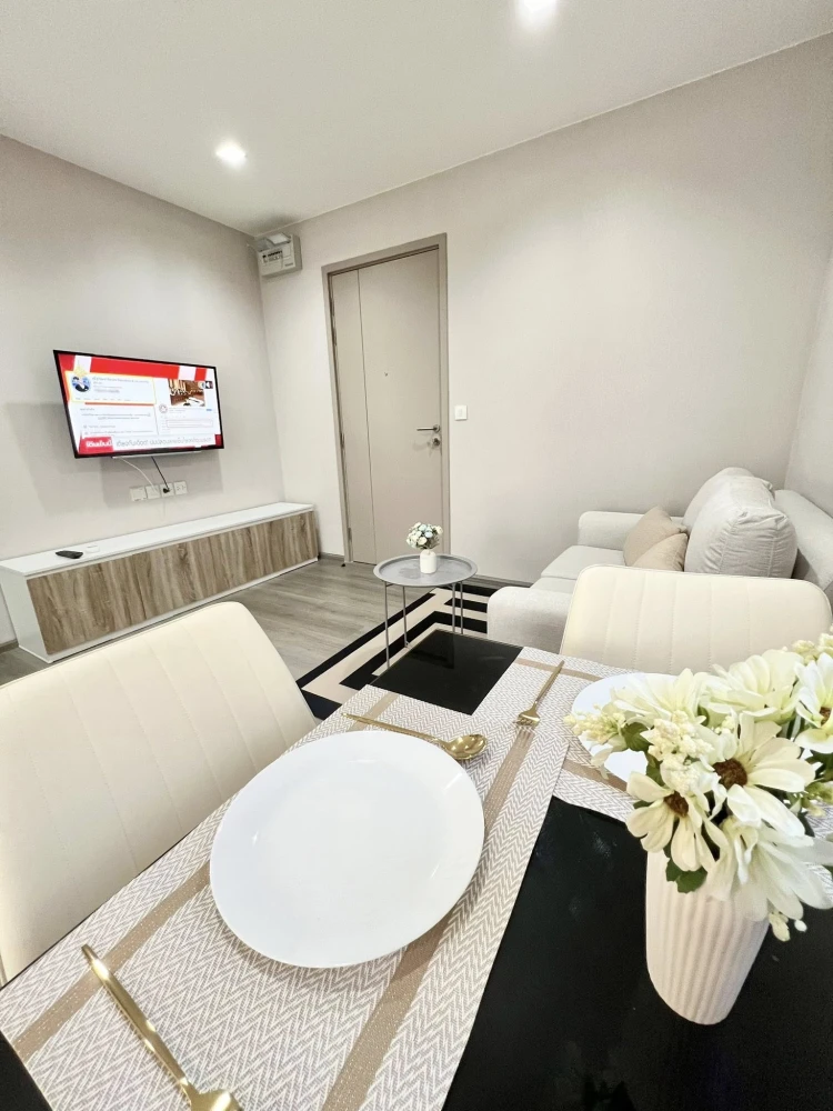 For rent: The Politan Rive, 9th floor, pool view, corner room, with trees on the private balcony, complete electrical appliances as shown in the pictu