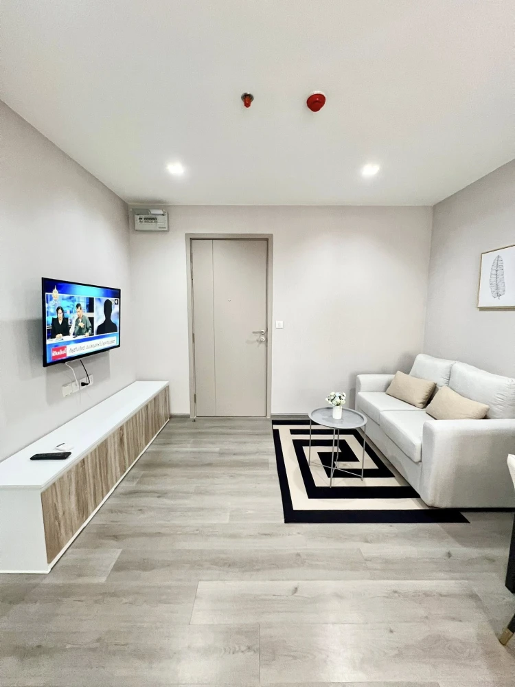 For rent: The Politan Rive, 9th floor, pool view, corner room, with trees on the private balcony, complete electrical appliances as shown in the pictu