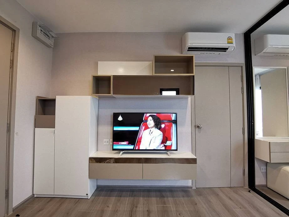 For rent, The Politan Reef, high floor, corner room, north, river view, comes with a good bed. Book now