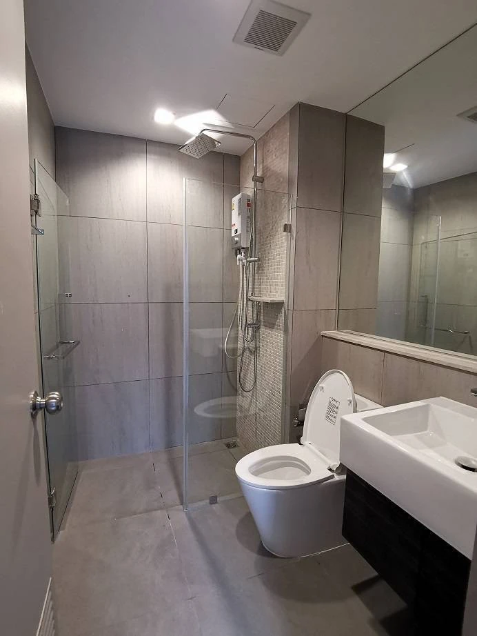For rent, The Politan Reef, high floor, corner room, north, river view, comes with a good bed. Book now