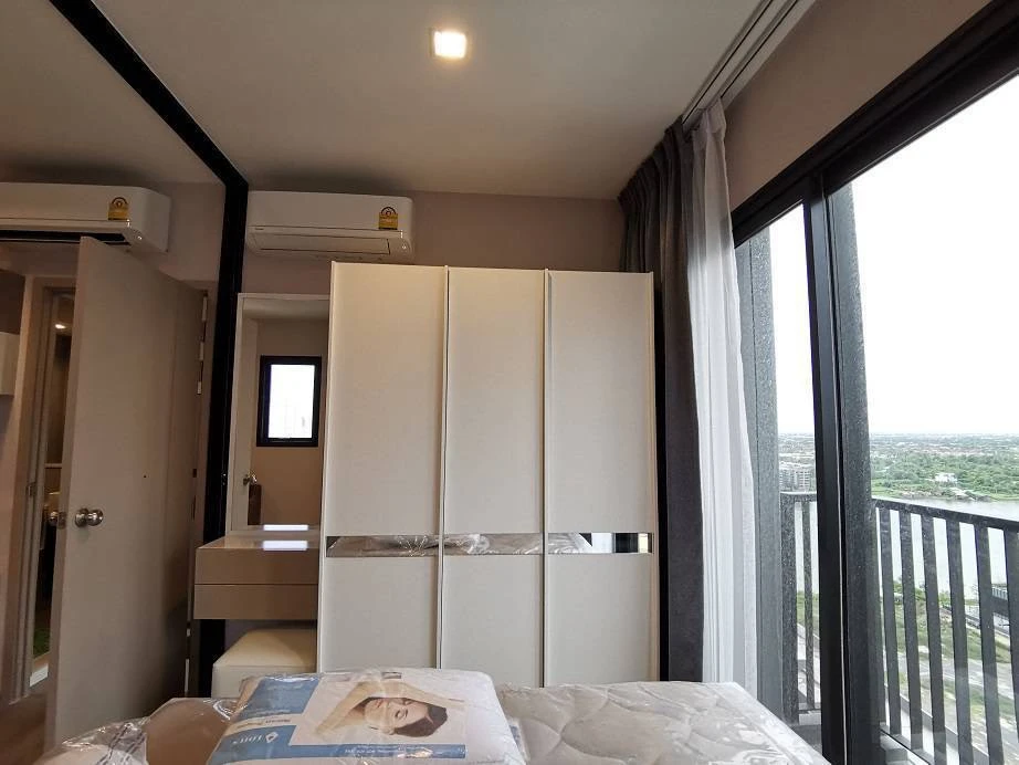 For rent, The Politan Reef, high floor, corner room, north, river view, comes with a good bed. Book now