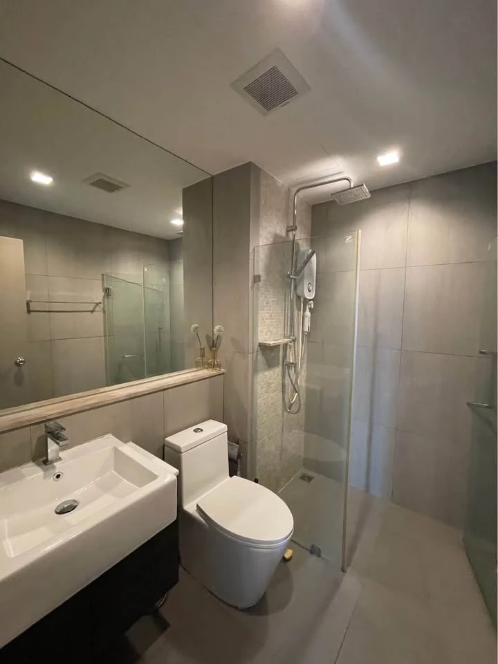 For rent: The Politan Rive, ready to move in, high floor, fully furnished, reserve now.