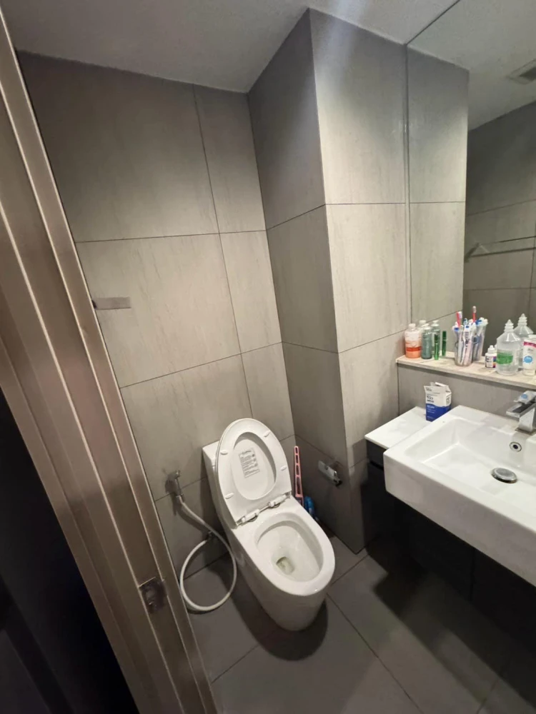 For rent: The Politan Rive, ready to move in, electrical appliances, furniture included, book now, good price, you'll regret it if you miss out!!