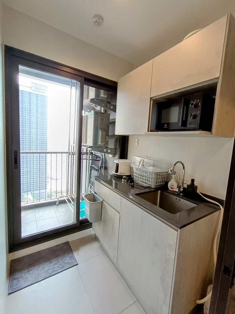 For sale, for rent, The Politan Aqua, spacious room, comfortable, comes with complete decorations, interested, book now.
