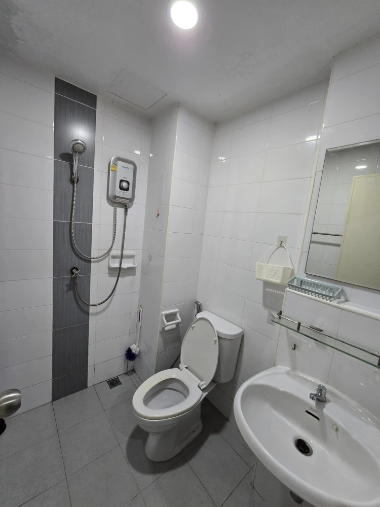 For rent: The Diamond Nawakon-Talat Thai, a nice room, fully furnished, just bring your bag, don't miss it.