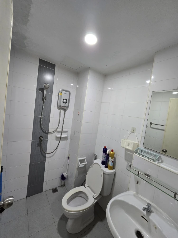 For rent: The Diamond Nawakon-Talat Thai, a nice room, fully furnished, just bring your bag, don't miss it.