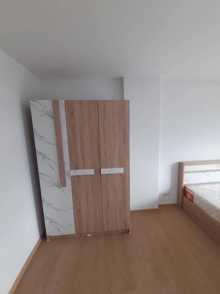 For rent: The Diamond, Nawanakorn-Talat Thai, studio room, 2nd floor, not high, very good price, hurry and reserve now.