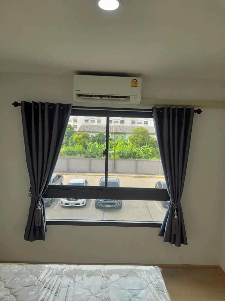 For rent: The Diamond, Nawanakorn-Talat Thai, studio room, 2nd floor, not high, very good price, hurry and reserve now.
