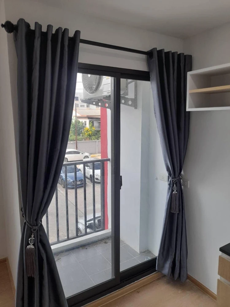 For rent: The Diamond, Nawanakorn-Talat Thai, studio room, 2nd floor, not high, very good price, hurry and reserve now.