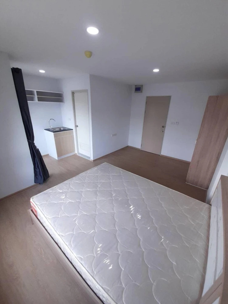 For rent: The Diamond, Nawanakorn-Talat Thai, studio room, 2nd floor, not high, very good price, hurry and reserve now.