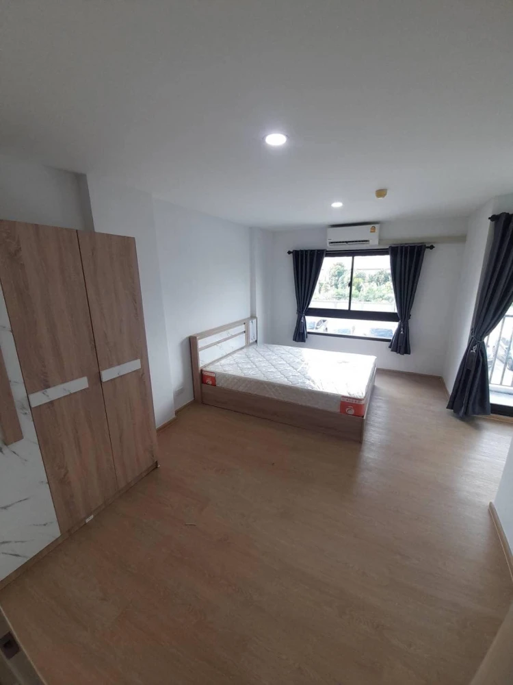 For rent: The Diamond, Nawanakorn-Talat Thai, studio room, 2nd floor, not high, very good price, hurry and reserve now.