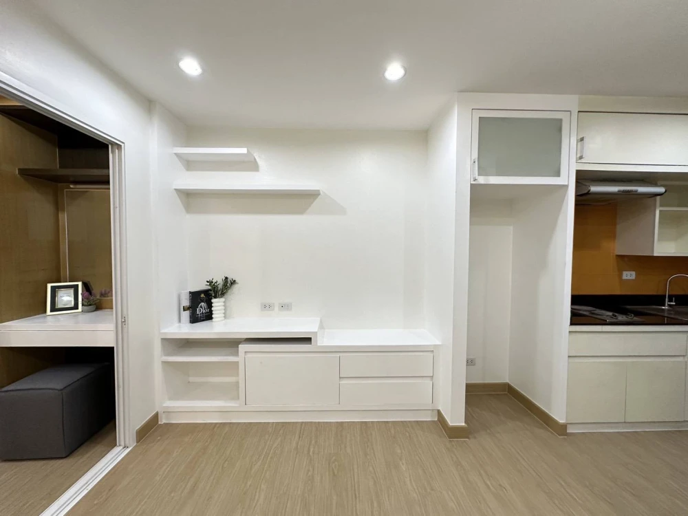 For rent: The Private @ Sutthisan. Spacious and comfortable room with stunning decor. A very desirable place to live! Book now!