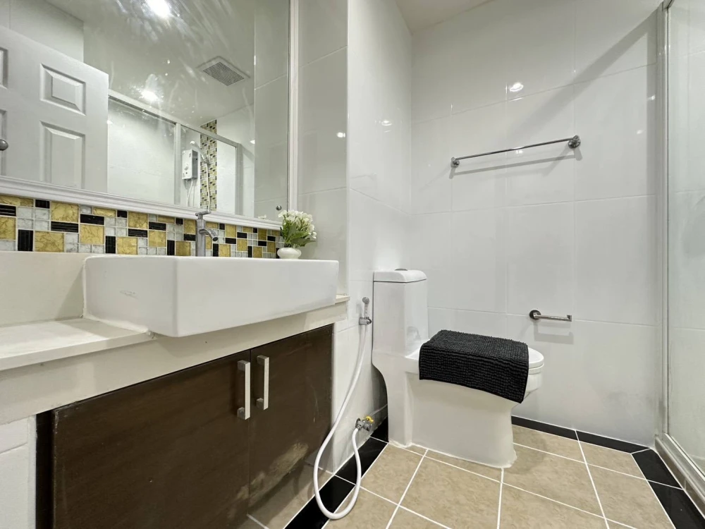 For rent: The Private @ Sutthisan. Spacious and comfortable room with stunning decor. A very desirable place to live! Book now!