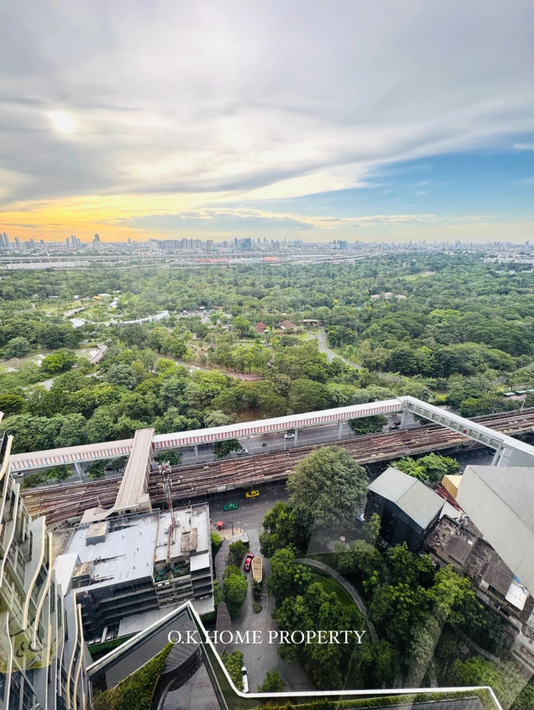 For rent: The Line Chatuchak - Mochit. Large, comfortable room. Plenty of usable space. Fully furnished and equipped with appliances. Come reserve now