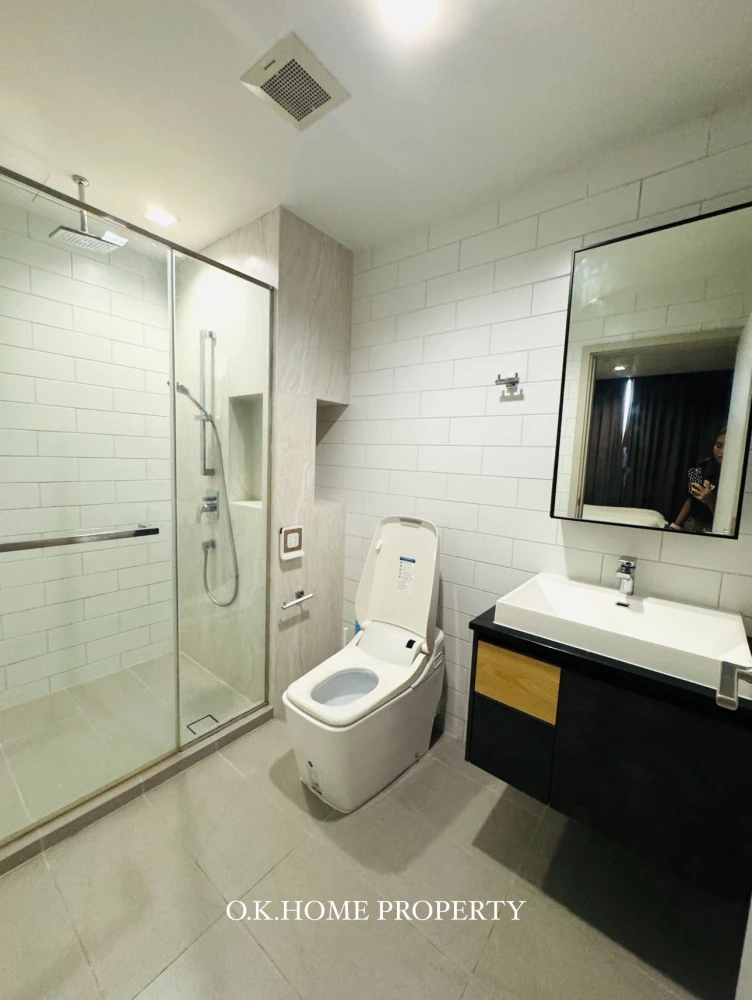 For rent: The Line Chatuchak - Mochit. Large, comfortable room. Plenty of usable space. Fully furnished and equipped with appliances. Come reserve now