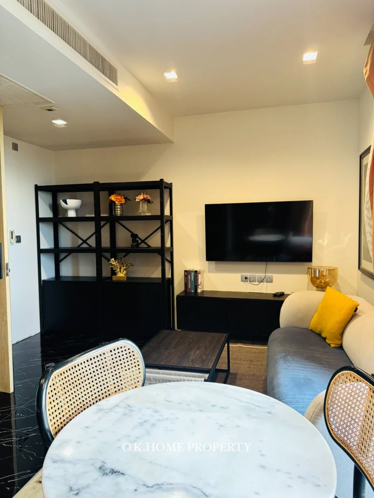 For rent: The Line Chatuchak - Mochit. Large, comfortable room. Plenty of usable space. Fully furnished and equipped with appliances. Come reserve now