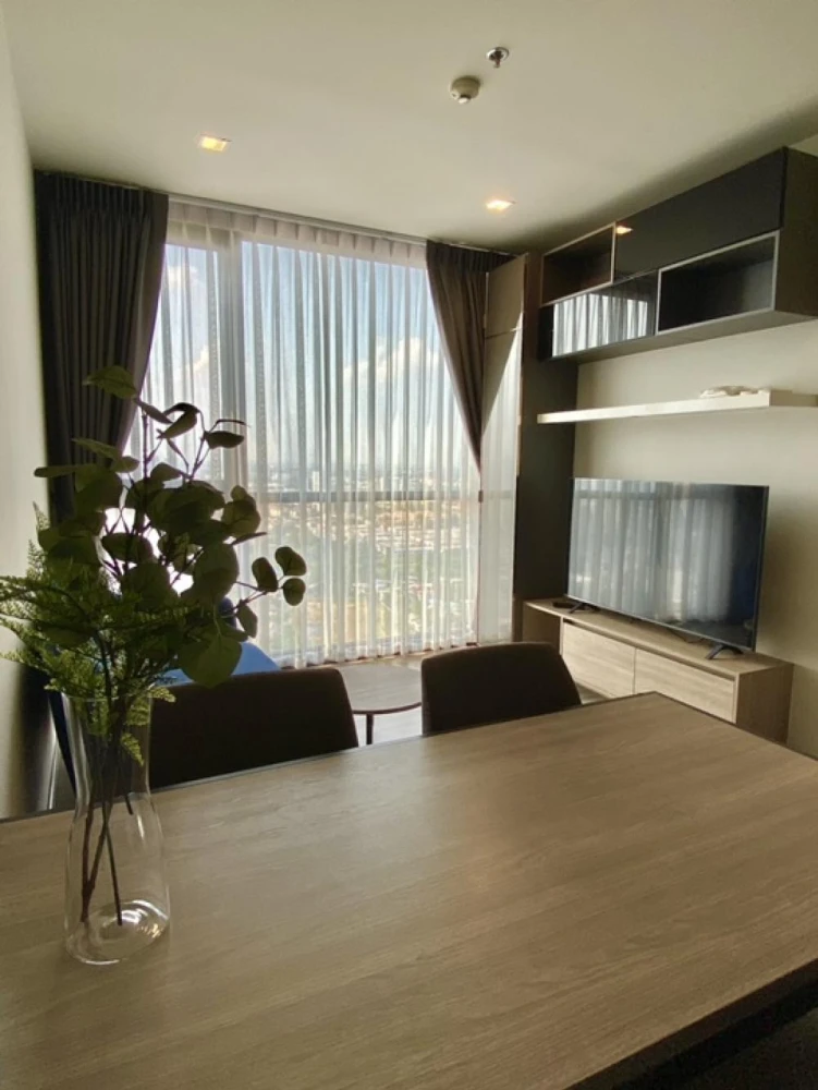 For rent, The Line Wong Sawang, corner room, open and airy view. Complete electrical appliances Hurry and reserve now.