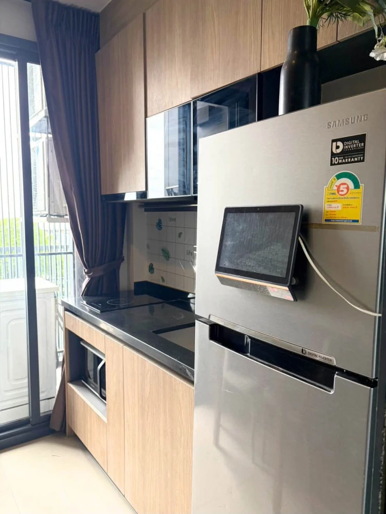 For rent: The Line Wong Sawang, decorated with beautiful wallpaper patterns throughout the room, complete with excellent furniture. Must book.