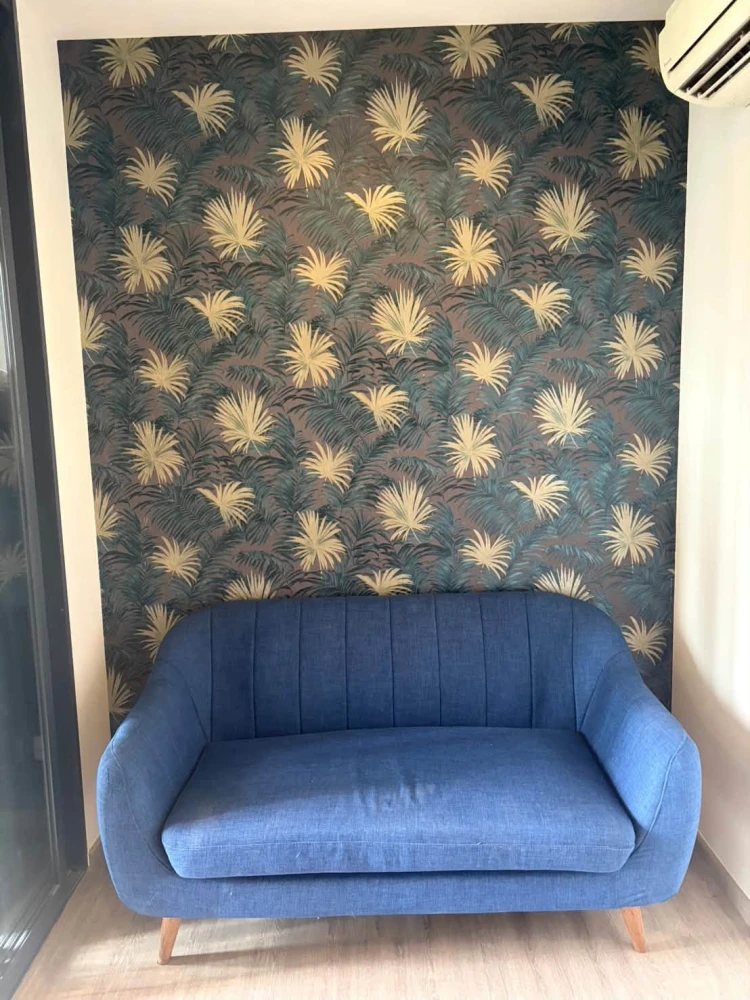 For rent: The Line Wong Sawang, decorated with beautiful wallpaper patterns throughout the room, complete with excellent furniture. Must book.