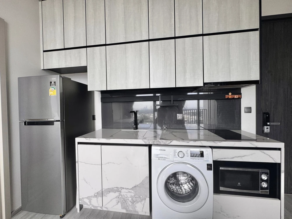For rent: The Line Sukhumvit 101. Beautiful unit, high floor, high ceiling, corner unit, very private. Book now to secure yours!