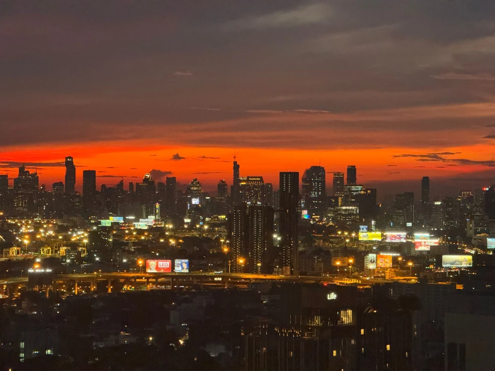 For rent: The Line Sukhumvit 101. Beautiful unit, high floor, high ceiling, corner unit, very private. Book now to secure yours!