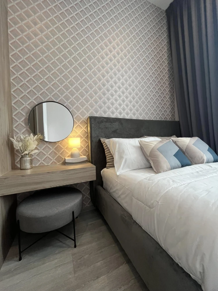 For rent: The Line Sukhumvit 101, decorated with beautiful wallpaper throughout the room, with quality furniture. Good like this, reserve now.