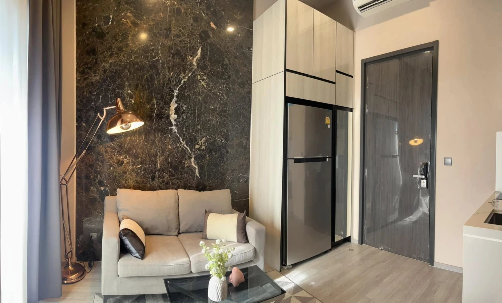 For rent: The Line Sukhumvit 101, decorated with beautiful wallpaper throughout the room, with quality furniture. Good like this, reserve now.