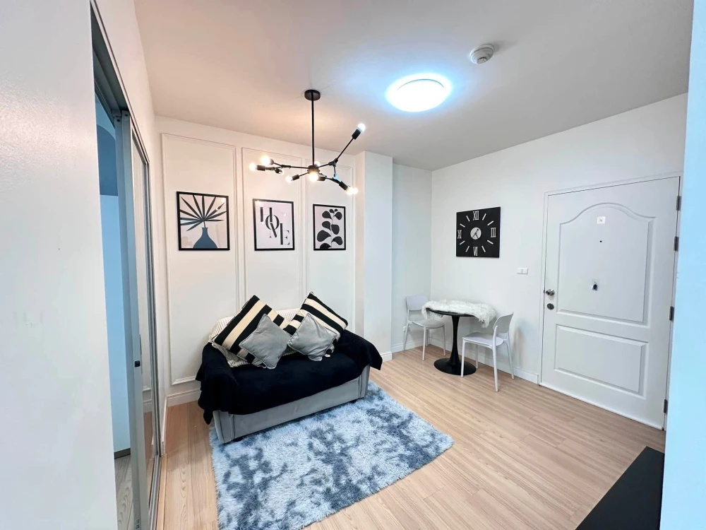 For rent: The Kit Lam Luk Ka Khlong 2. The room is simply decorated but looks very nice and comfortable. This price is a steal, so book now!