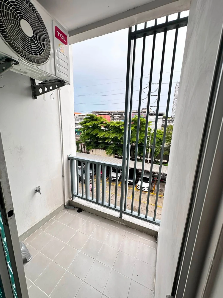 For rent: The Kit Lam Luk Ka Khlong 2. The room is simply decorated but looks very nice and comfortable. This price is a steal, so book now!