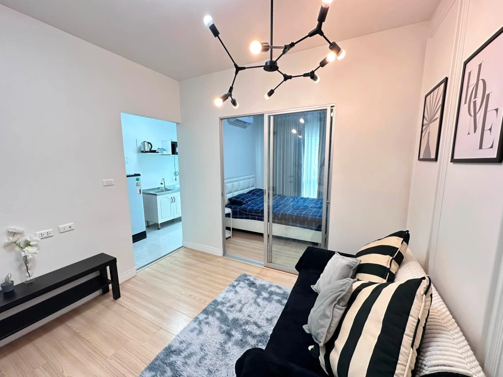 For rent: The Kit Lam Luk Ka Khlong 2. The room is simply decorated but looks very nice and comfortable. This price is a steal, so book now!