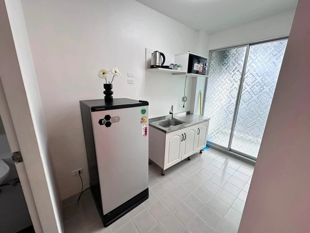 For rent: The Kit Lam Luk Ka Khlong 2. The room is simply decorated but looks very nice and comfortable. This price is a steal, so book now!