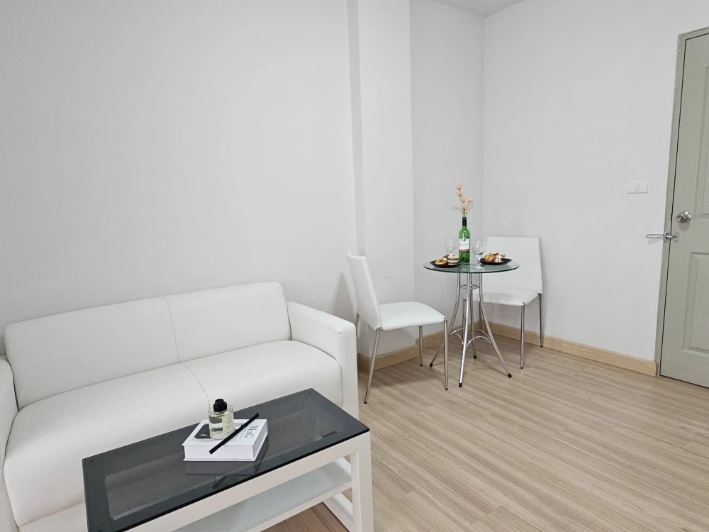 For rent: The Kit, Chaengwattana, separate rooms, white tone, comfortable to the eye, affordable price, hurry and reserve now.