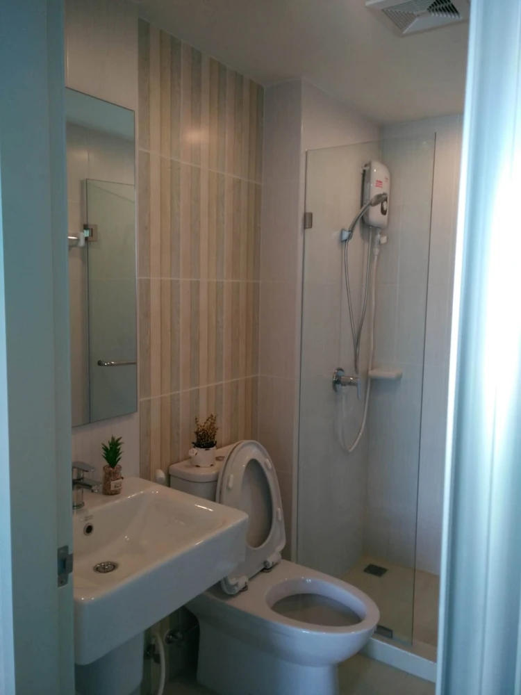 For rent: The Cube Pracha Uthit, 7th floor, middle unit with city and Bhumibol Bridge views. Don't miss out!