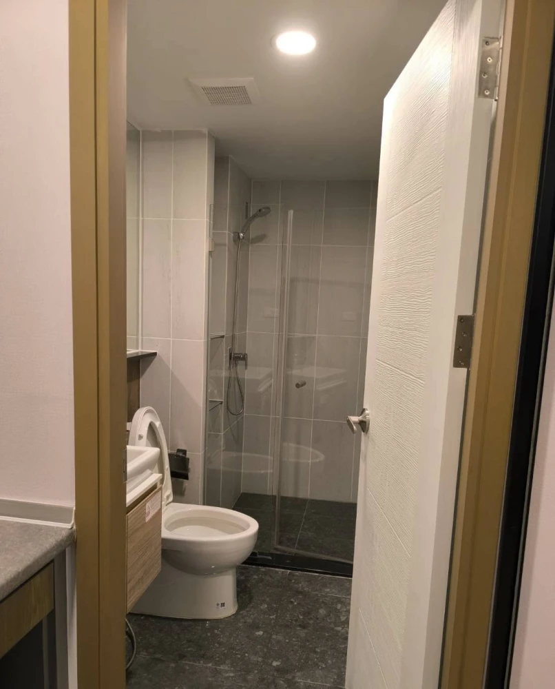For rent: The Cube Loft Srinakarin - Theparak, pool view, fully furnished, complete appliances. Just bring your belongings and move in.