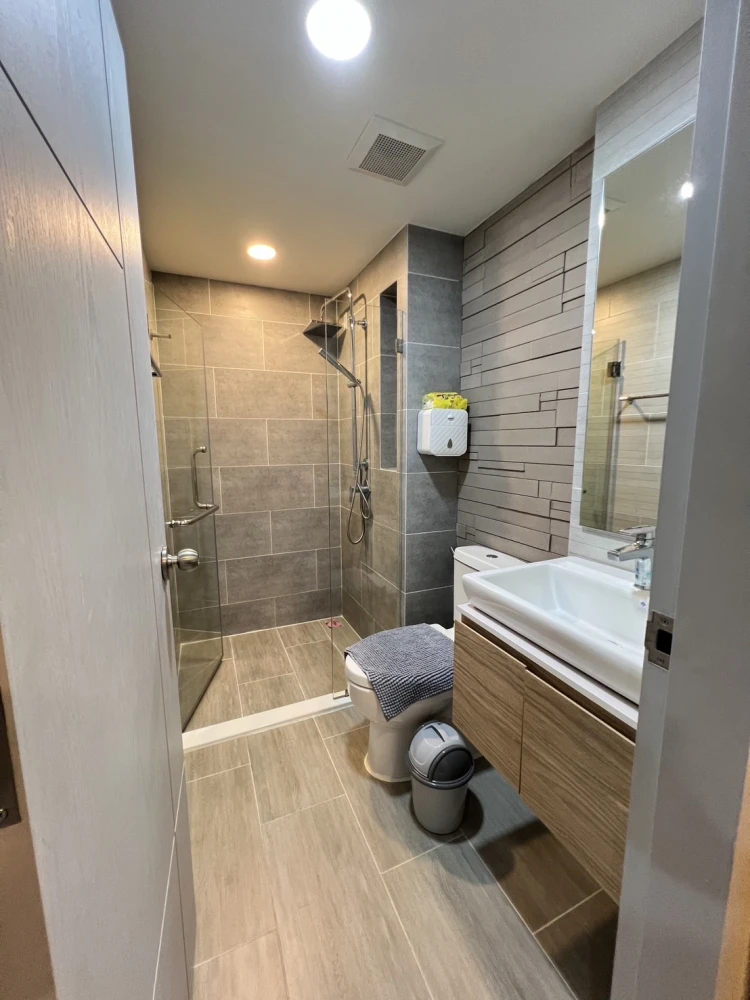 For rent: The Cube South Chaengwattana 15/1, 8th floor, room is not hot, with amenities, don't wait.
