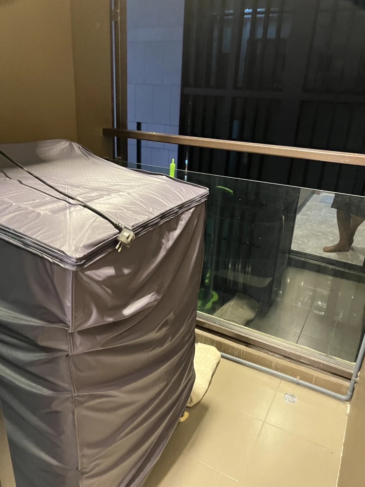 For rent: The Cube South Chaengwattana 15/1, 8th floor, room is not hot, with amenities, don't wait.