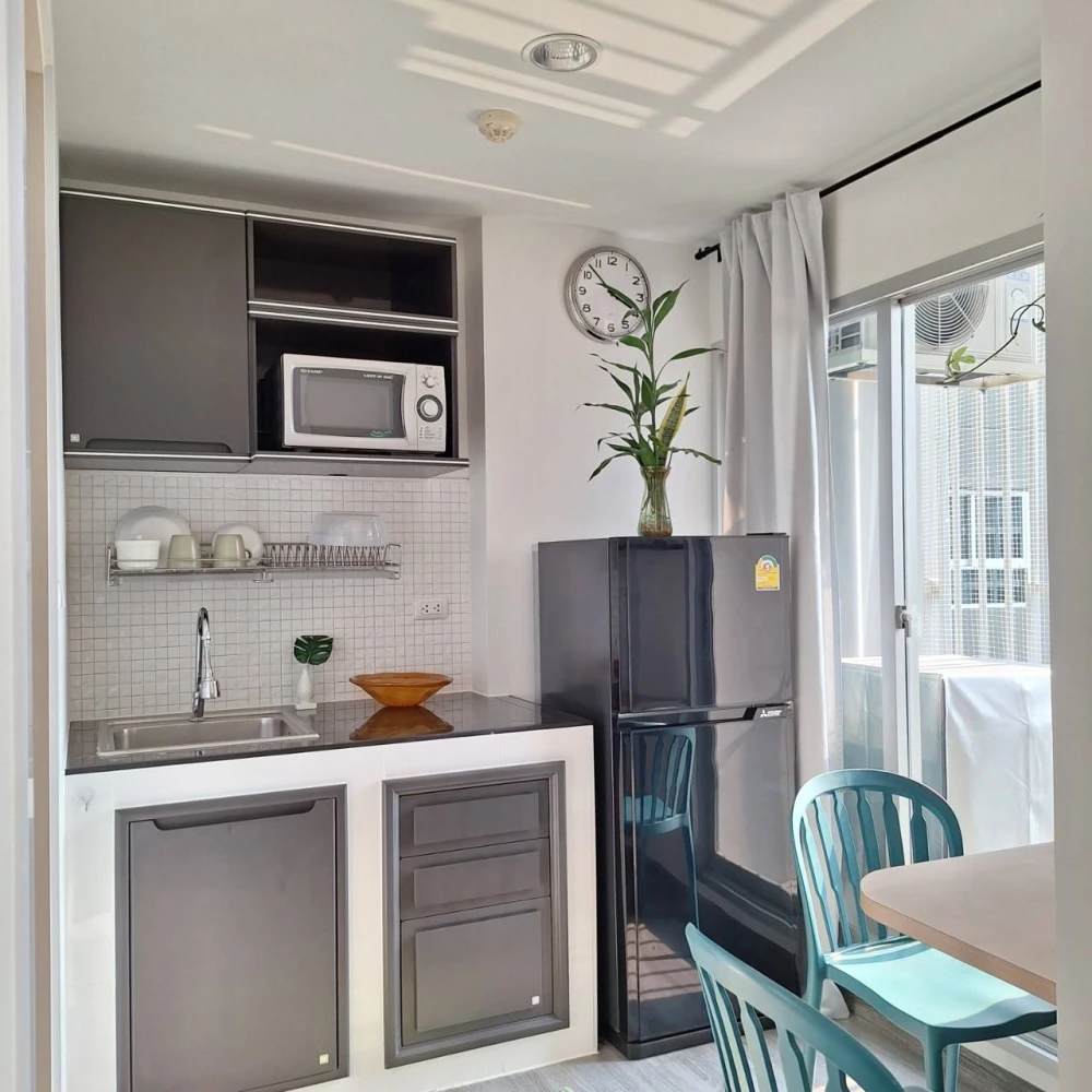 For rent: The Trust @ BTS Erawan, swimming pool and garden view, decorated room looks very nice, super chill, book now and you won't be disappointed.