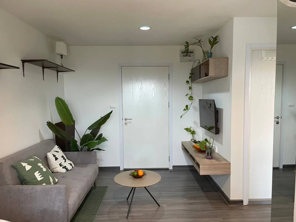 For rent: The Trust @ BTS Erawan, swimming pool and garden view, decorated room looks very nice, super chill, book now and you won't be disappointed.