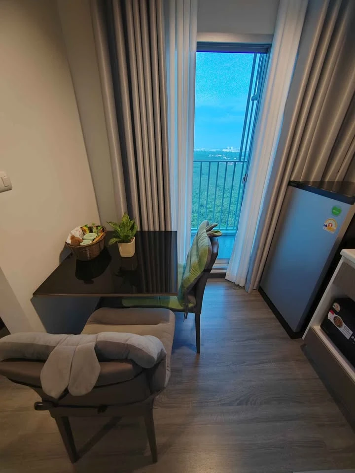 For rent: The Trust @ BTS Erawan, fully furnished, ready to move in, with a wide green area view, Chao Phraya River and sunset. Reserve now!