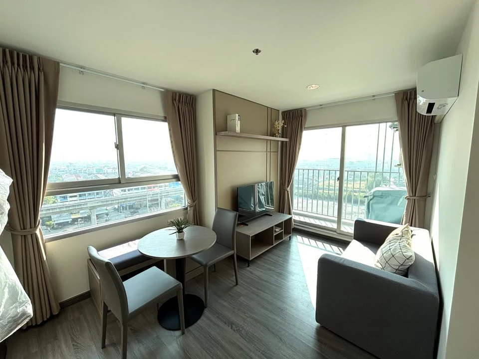 For rent: The Trust @ BTS Erawan, corner room, private, BTS view, excellent built-in decoration, hurry up and grab it now!