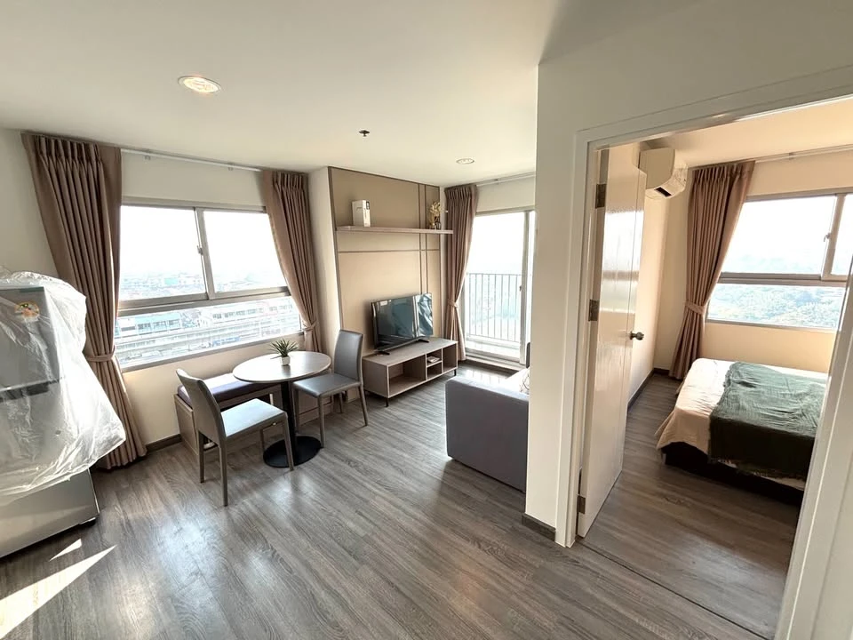 For rent: The Trust @ BTS Erawan, corner room, private, BTS view, excellent built-in decoration, hurry up and grab it now!